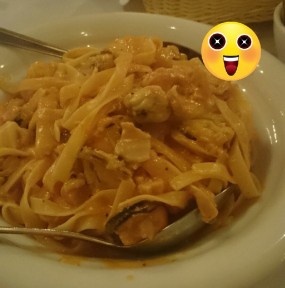 seafood Fettuccine with Tomato Cream Sauce - 銅鑼灣的Amaroni&#39;s Little Italy