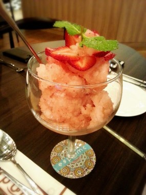 草莓蜜桃沙冰 - 尖沙咀的Espuma