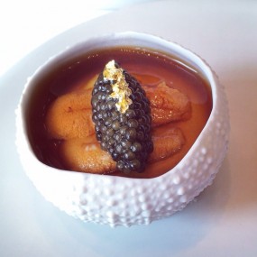 Hokkaido sea urchin in a lobster jell-O with cauliflower &amp; caviar  - 中環的Amber
