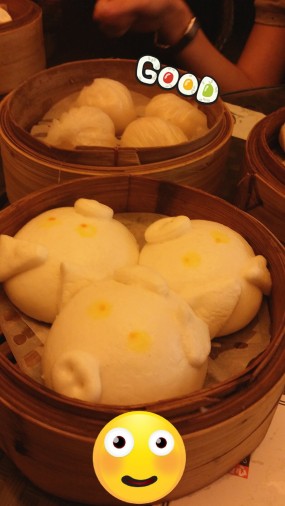 Golden Egg Yolk Lava Bun, Prawn Dumplings - 沙田的點點心點心專門店
