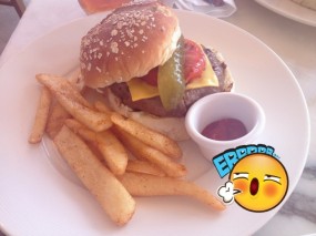 Beef Burger with bacon and cheddar cheese - 沙田的La Terrazza Bar &amp; Grill