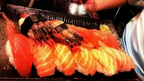 三文魚壽司...吞拿魚壽司...甜蝦壽司 - 元朗的酒泉日本料理