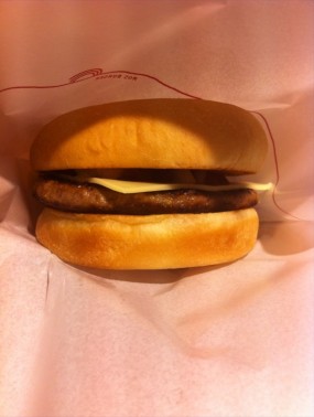 芝士牛肉漢堡 - 九龍灣的MOS Burger