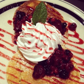 Mixed Berries Hotcake - 沙田的Rosie&#39;s Cafe by cafe company