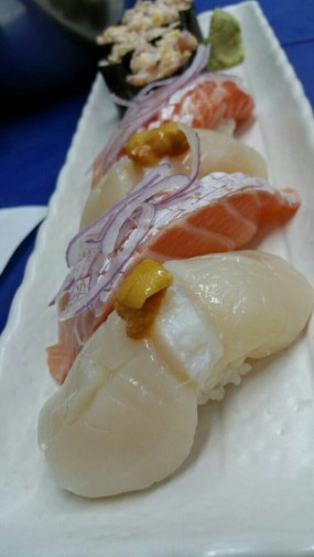 三文魚腩、北海道海膽帆立貝寿司 - 大圍的甘豐寿司