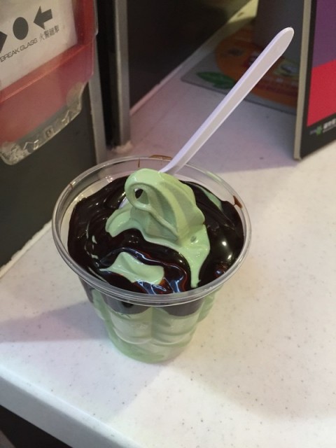 绿茶雪糕新地 - mcdonald's in ho man tin