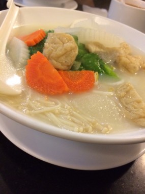 鮮魚湯什菜菇魚腐米線 - 鰂魚涌的新泰東南亞美食