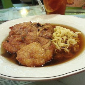 豬扒公仔麵 - 油麻地的翠華餐廳