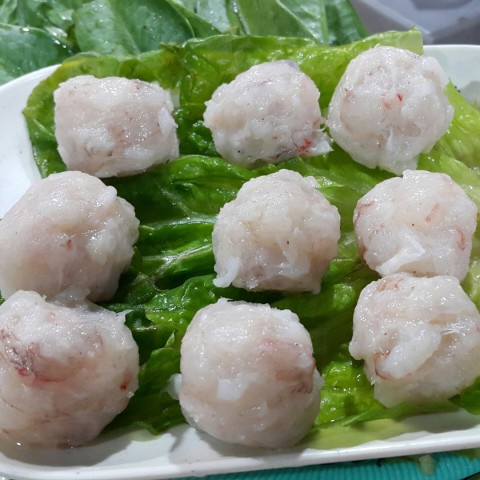 自制鲜虾丸 - 虽然真系有虾,但冇乜虾味,有啲"压"味.￥ 58
