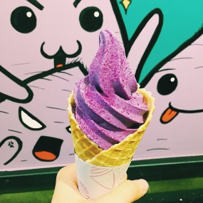 Purple potato ice cream cone - 銅鑼灣的Small Potato Ice Creamery