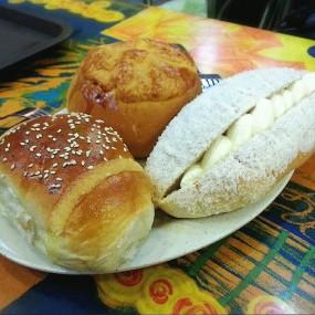 新鮮麵包 - 屯門的德興美食坊