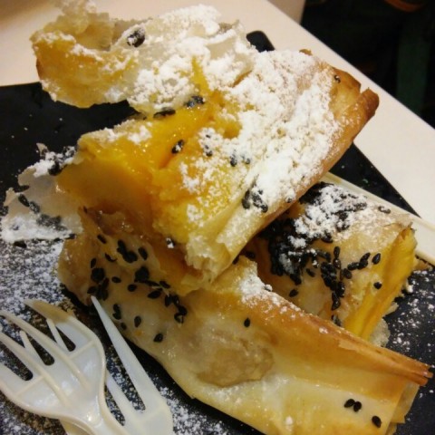 焗芒果酥皮卷 - 酥皮味道跟芒果好衬, 酥皮咸咸地好脆.hk$ 55