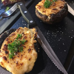 Cheese filled portobello mushroom  - 灣仔的Share Cafe &amp; Express
