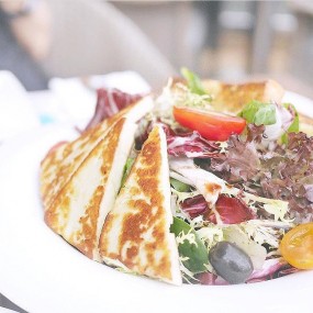 羊奶芝士沙律 Haloumi salad - 尖沙咀的galley caf&#233; &amp; dining