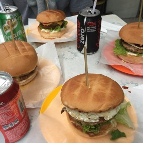 自家制Burger - 嘉寶小食 in Kwai Chung 