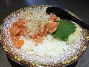 䓤花三文魚飯 - 觀塘的大盛日本料理