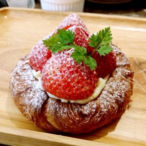 Strawberry Danish🍓 - 將軍澳的Simplylife Bakery Cafe